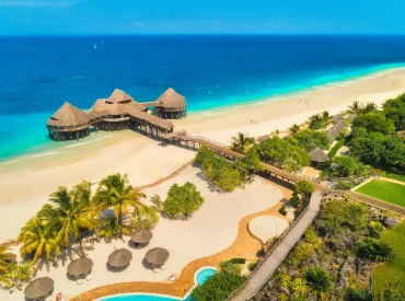 aerial-view-of-beautiful-hotel-on-the-sea-sandy-b-2024-12-02-18-44-58-utc.webp