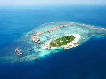 atolls-and-islands-in-maldives-from-aerial-view-2024-10-17-07-48-04-utc.webp